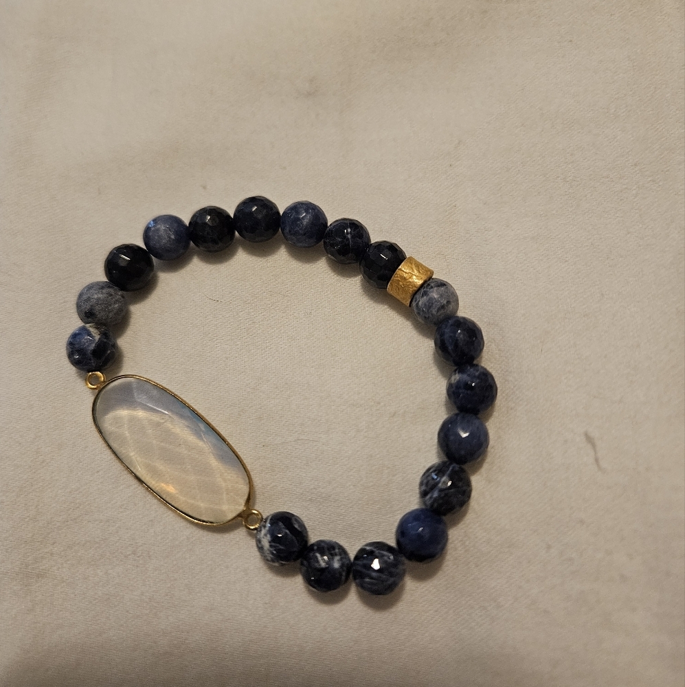 Elegant Blue and Gold Beaded Bracelet